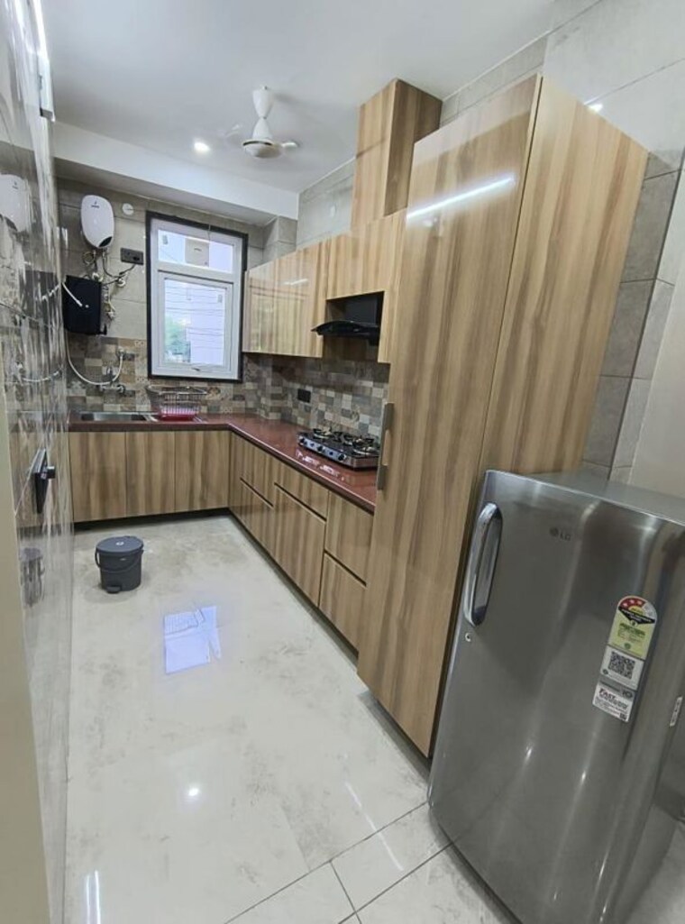 Kitchen, sector 27 2 Bedroom 900 Sq.Ft. Builder Floor In Sector 27 Gurgaon 10576550