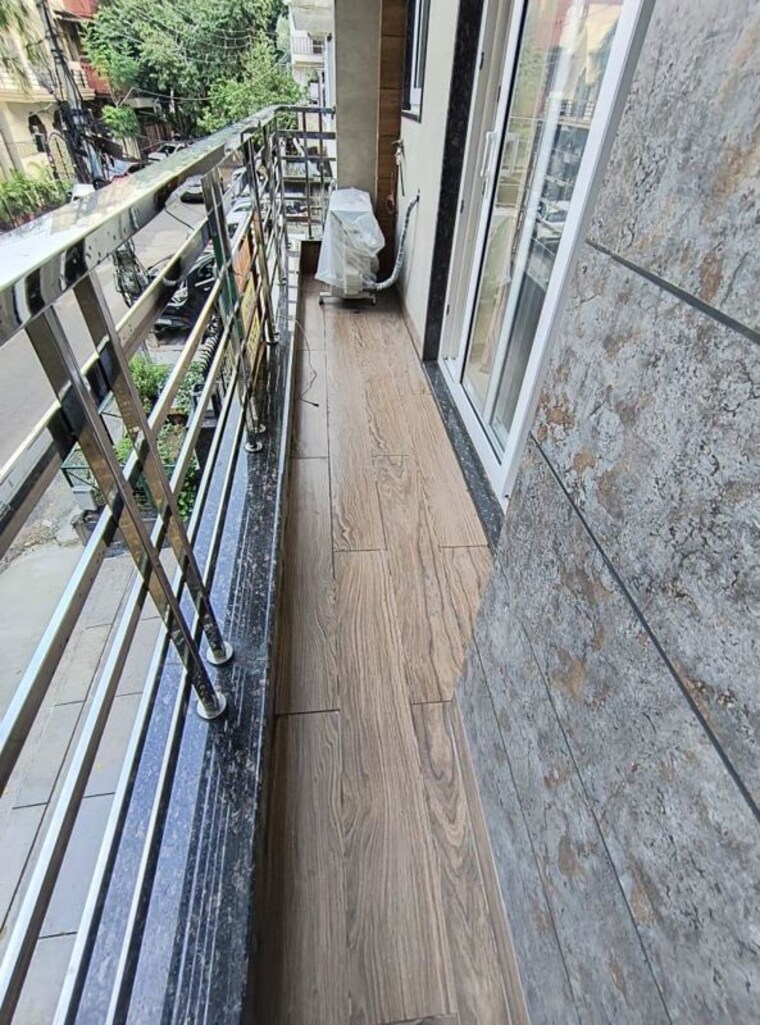 Balcony, sector 27 2 Bedroom 900 Sq.Ft. Builder Floor In Sector 27 Gurgaon 10576550