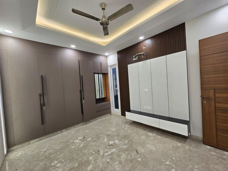 Room, fateh nagar 3 Bedroom 130 Sq.Yd. Apartment In Fateh Nagar Delhi 10576554
