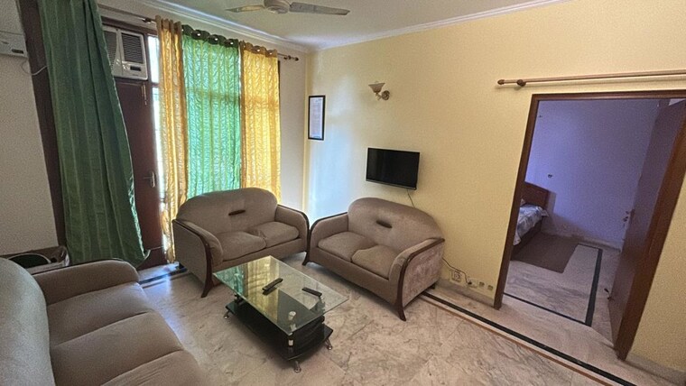 Living Room, sector 54 3 Bedroom 1800 Sq.Ft. Builder Floor In Sector 54 Gurgaon 10576574