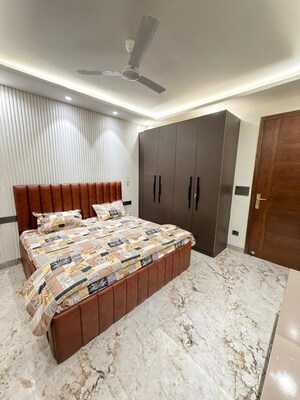 Bedroom in 1 BHK Builder Floor at Dlf Phase ii – for Rent