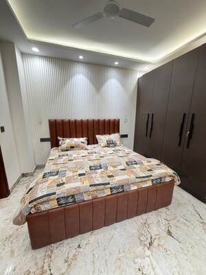 Bedroom in 1 BHK Builder Floor at Dlf Phase ii – for Rent