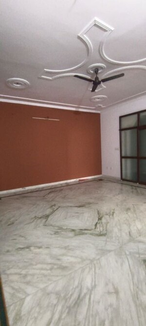 Room in 2 BHK Independent House at Gomti Nagar – for Rent
