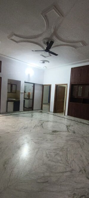 Room in 2 BHK Independent House at Gomti Nagar – for Rent