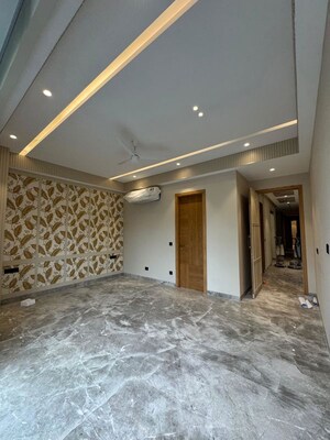 Room in 4 BHK Apartment at DLF Queens Court, Greater Kailash ii – for Rent