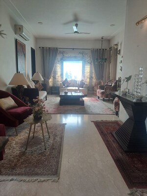 Living Room in 3.5 BHK Apartment at Panchsheel Enclave – for Rent