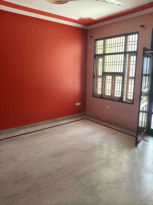 Room in 2 BHK Builder Floor at Sector 9 – for Rent