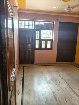 Room in 2 BHK Builder Floor at Sector 9 – for Rent