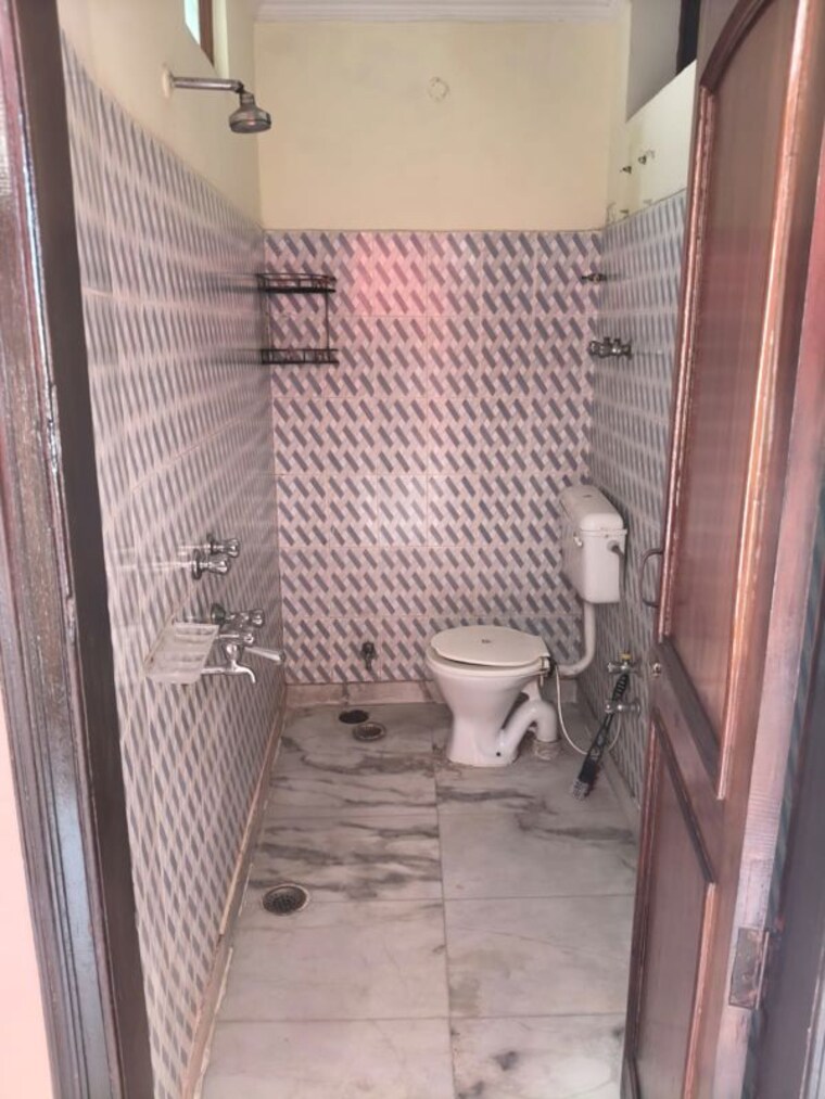 Bathroom, sector 9 2 Bedroom 1450 Sq.Ft. Builder Floor In Sector 9 Gurgaon 10576868