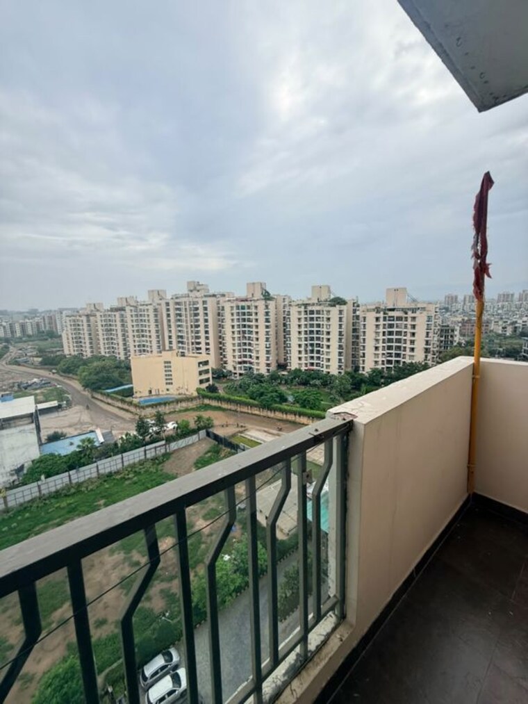 Balcony, skyline-park 3 Bedroom 1800 Sq.Ft. Apartment In Vip Road Zirakpur 10576873