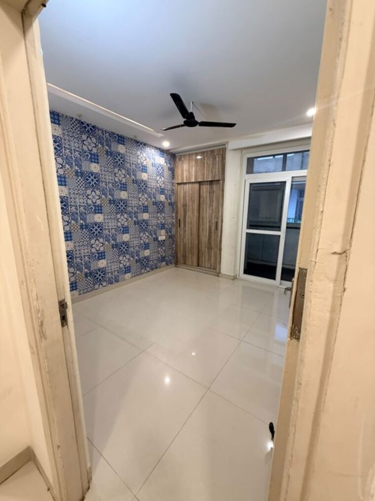 Balcony, skyline-park 3 Bedroom 1800 Sq.Ft. Apartment In Vip Road Zirakpur 10576873