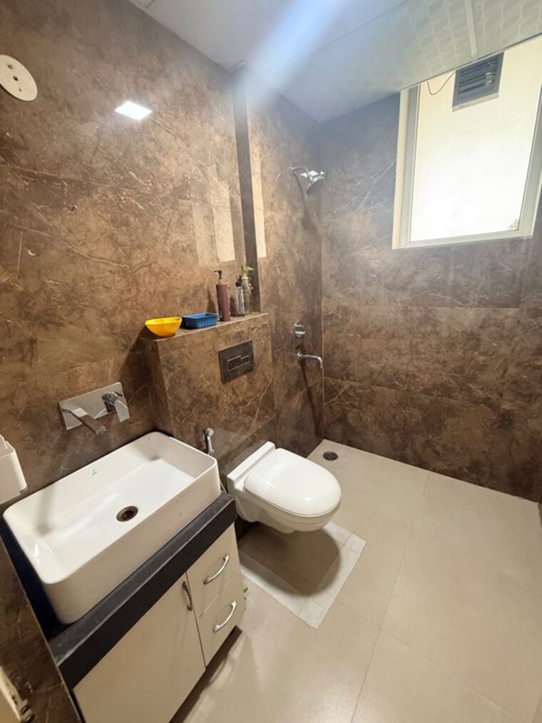 Bathroom, skyline-park 3 Bedroom 1800 Sq.Ft. Apartment In Vip Road Zirakpur 10576873