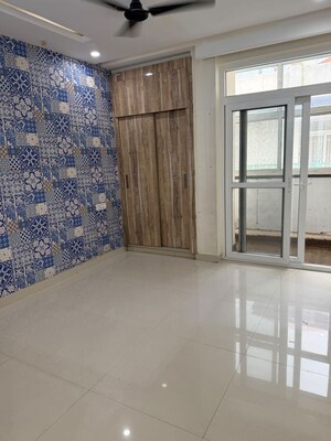 Room in 3 BHK Apartment at Skyline Park, Vip Road – for Rent