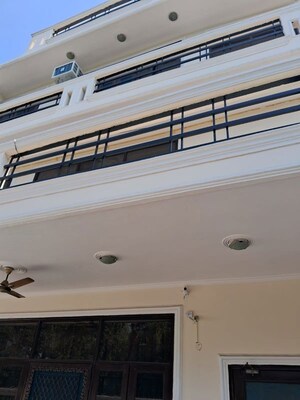 Furnished Amenities in 3 BHK Independent House at Sector 52 – for Rent