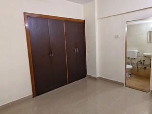 Room in 2 BHK Apartment at Runwal Regency, Majiwada – for Rent