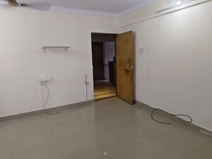 Room in 2 BHK Apartment at Runwal Regency, Majiwada – for Rent