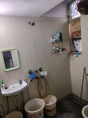 Bathroom in 2.5 BHK Apartment at Mayur Vihar – for Rent