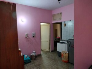Room in 2.5 BHK Apartment at Mayur Vihar – for Rent