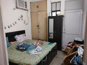 Bedroom in 2.5 BHK Apartment at Mayur Vihar – for Rent