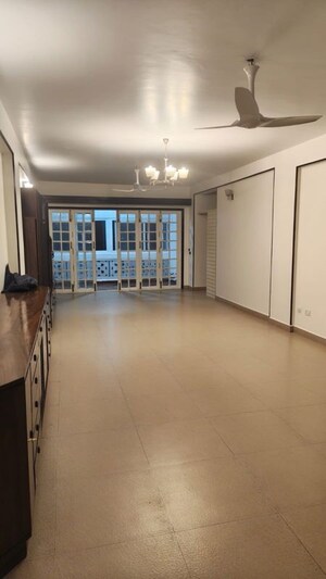 Room in 4 BHK Apartment at Aqua Forte, Halasuru – for Rent