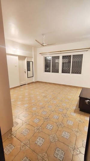 Room in 4 BHK Apartment at Aqua Forte, Halasuru – for Rent
