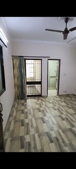 Room in 3 BHK Apartment at Vasant Kunj – for Rent