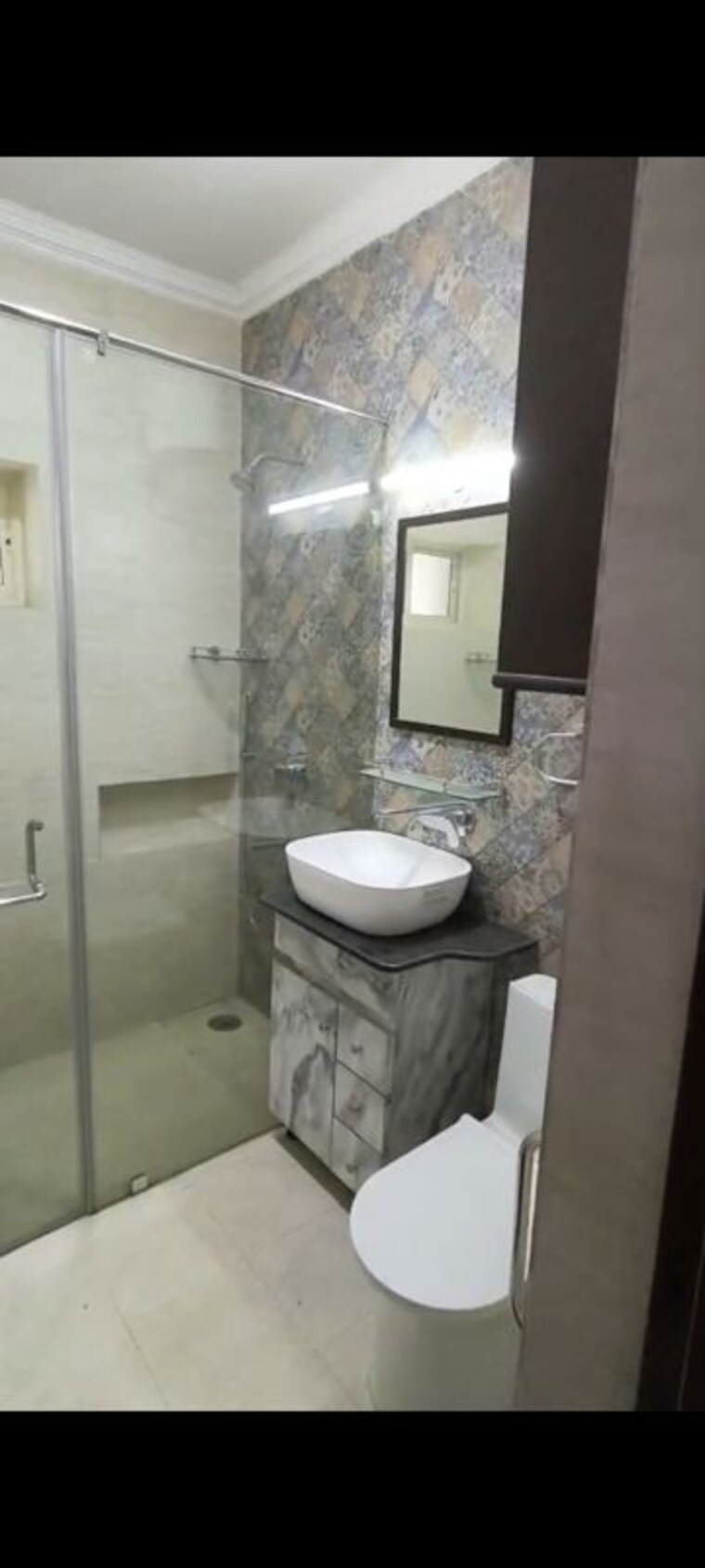 Bathroom, vasant kunj 3 Bedroom 1800 Sq.Ft. Apartment In Vasant Kunj Delhi 10576916