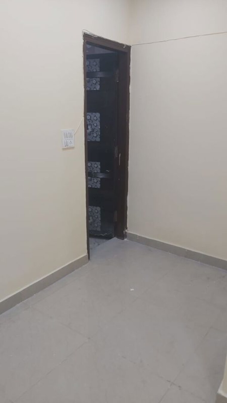 Room, mayur vihar 2.5 Bedroom 800 Sq.Ft. Builder Floor In Mayur Vihar Delhi 10576912