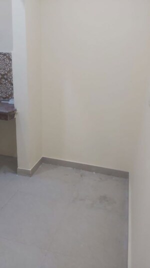 Room in 2.5 BHK Builder Floor at Mayur Vihar – for Rent