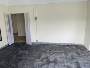 Room in 2 BHK Apartment at Marine Drive – for Sale
