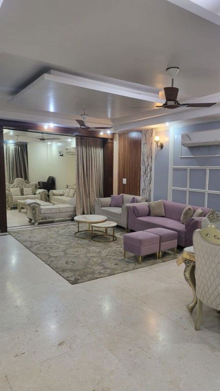 Living Room, sector 50 3 Bedroom 250 Sq.Mt. Villa In Sector 50 Noida 10576941