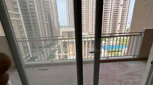 Room in 3 BHK Apartment at Gomti Nagar – for Sale