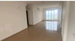 Room in 4 BHK Apartment at Gomti Nagar – for Sale