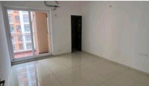 Room in 4 BHK Apartment at Gomti Nagar – for Sale