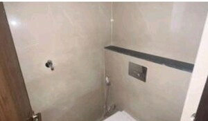 Room in 4 BHK Apartment at Gomti Nagar – for Sale