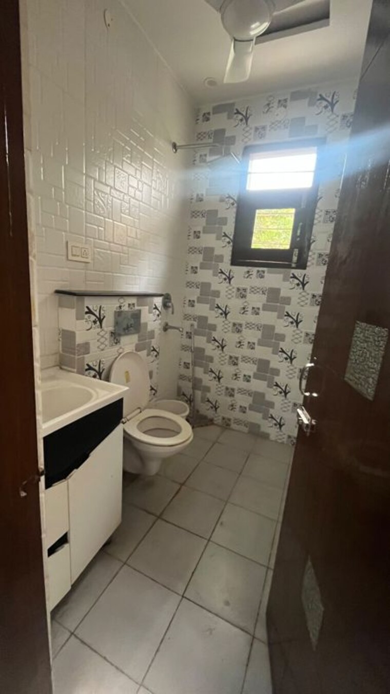 Bathroom, nk-savitry-enclave 3 Bedroom 1650 Sq.Ft. Apartment In Vip Road Zirakpur 10577018