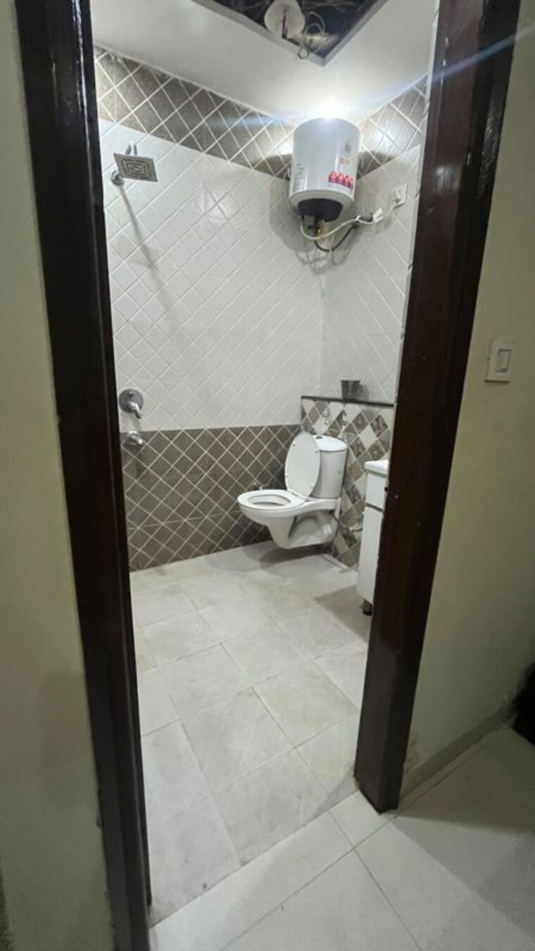 Bathroom, nk-savitry-enclave 3 Bedroom 1650 Sq.Ft. Apartment In Vip Road Zirakpur 10577018