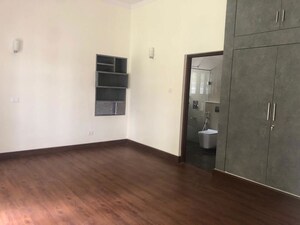 Room in 3 BHK Independent House at Earls Court, Brigade Road – for Rent