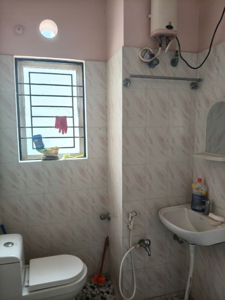 Bathroom, airview-homes 2 Bedroom 1050 Sq.Ft. Builder Floor In Murugesh Palya Bangalore 10577013