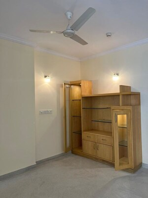 Room in 3 BHK Apartment at Prestige St Johns Woods, Koramangala – for Rent