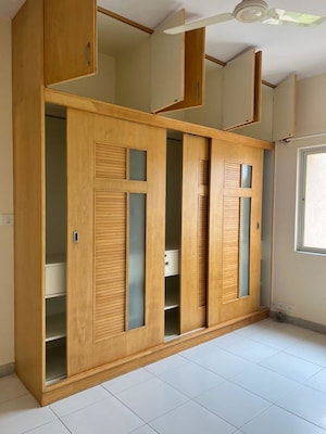 Room in 3 BHK Apartment at Prestige St Johns Woods, Koramangala – for Rent