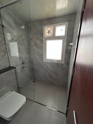 Bathroom in 3.5 BHK Apartment at Prestige Fairfield, Rmv 2nd Stage – for Rent
