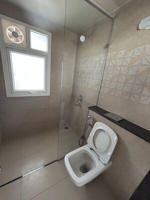 Bathroom in 3.5 BHK Apartment at Prestige Fairfield, Rmv 2nd Stage – for Rent