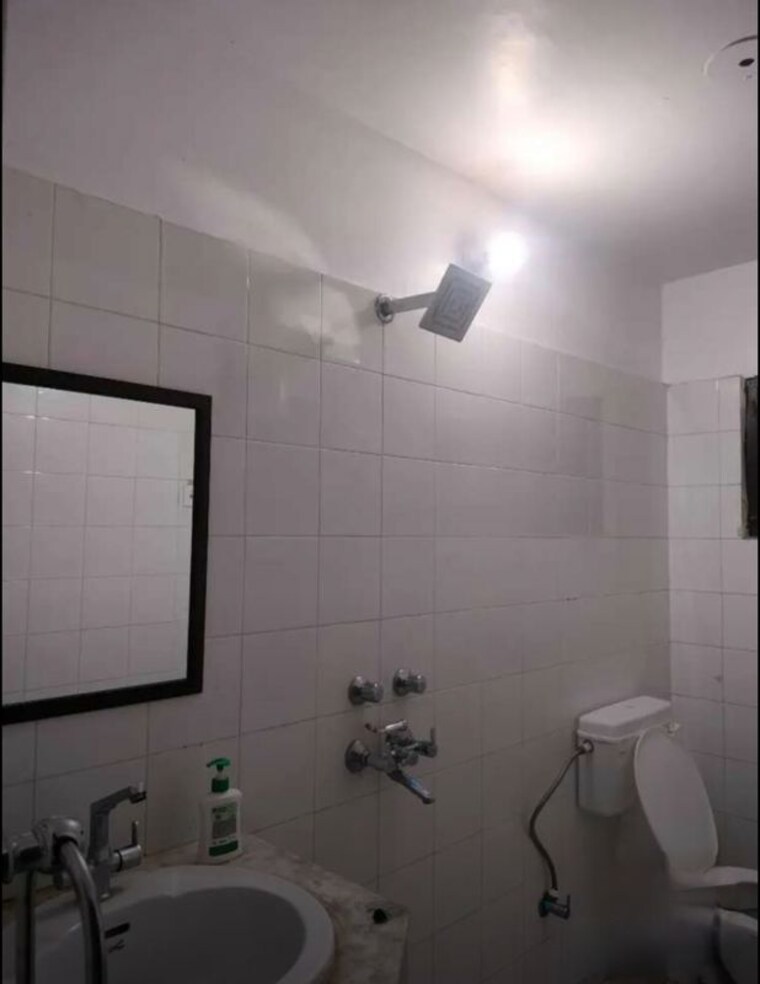 Bathroom, gomti nagar 3 Bedroom 1726 Sq.Ft. Apartment In Gomti Nagar Lucknow 10577029