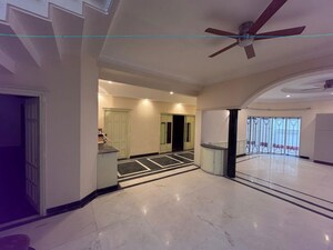 Room in 5 BHK Independent House at Defence Colony – for Rent
