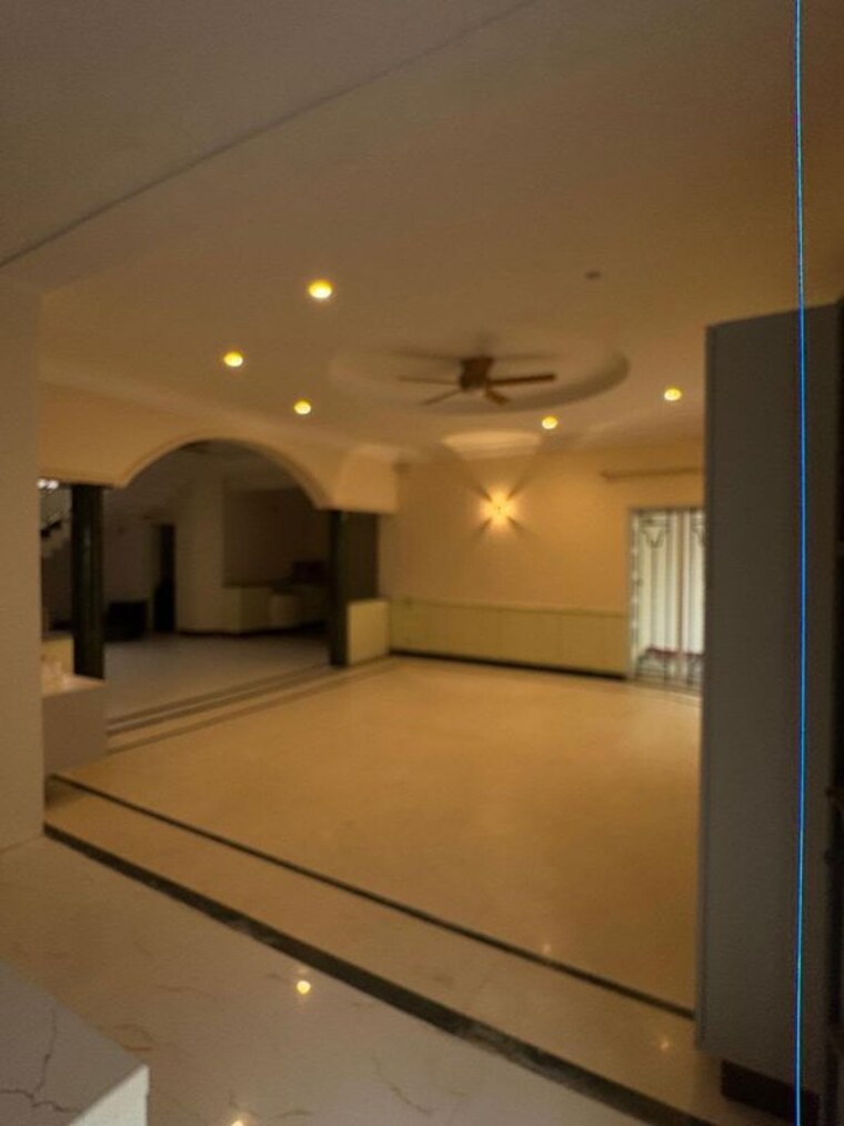 Room, defence colony 5 Bedroom 5400 Sq.Ft. Independent House In Defence Colony Bangalore 10444207
