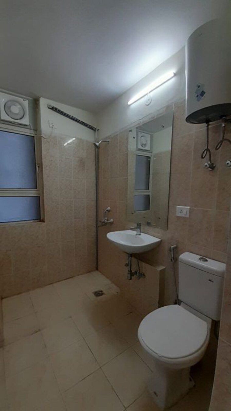 Bathroom, sare-home 3 Bedroom 1320 Sq.Ft. Apartment In Sector 92 Gurgaon 10577041