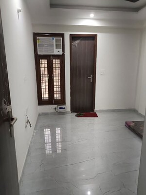 Room in 2 BHK Builder Floor at Sector 15 – for Rent