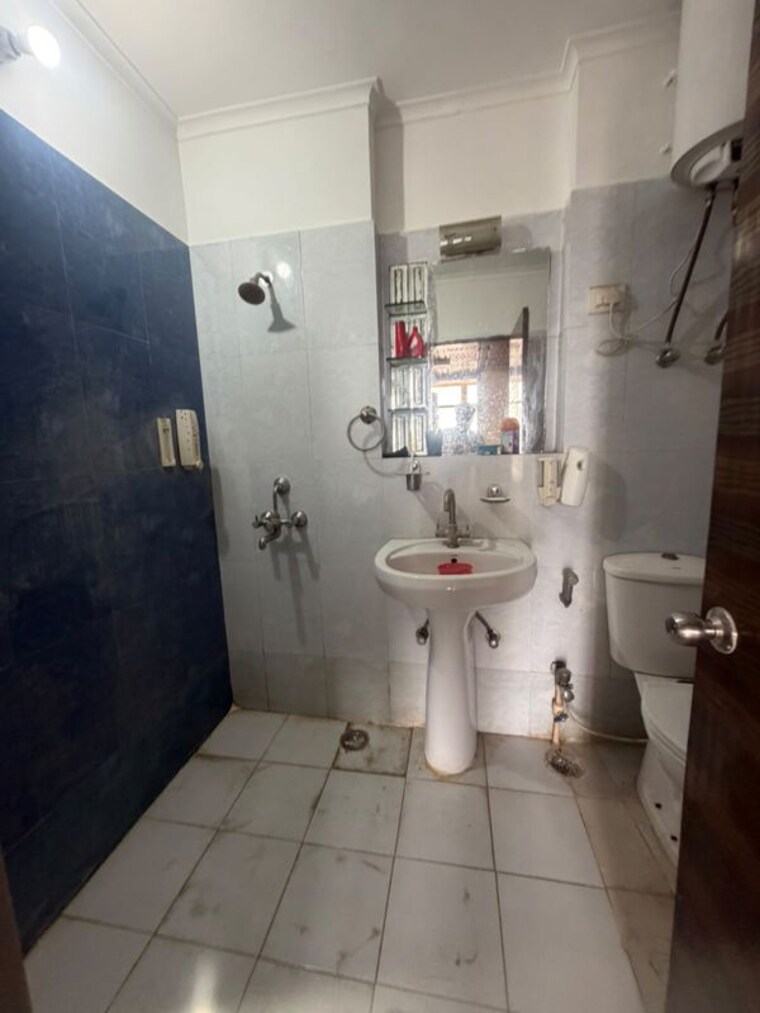 Bathroom, jubilee-apartments 2 Bedroom 1150 Sq.Ft. Apartment In Sector 15 Gurgaon 10577090