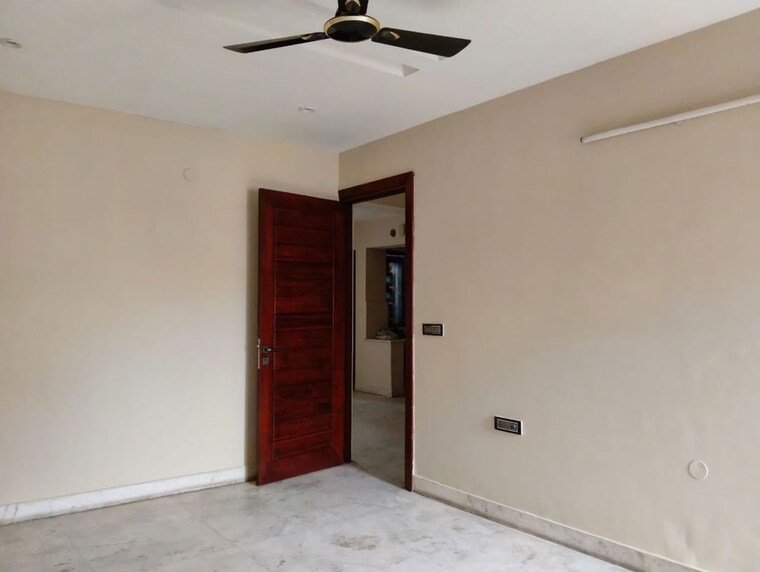 Room, sector 15 2 Bedroom 2000 Sq.Ft. Builder Floor In Sector 15 Gurgaon 10577098